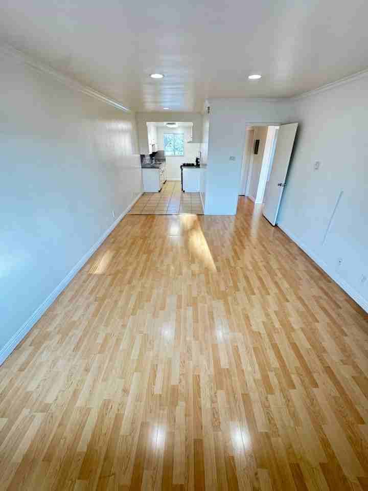 1332 E Broadway #5 - Photo 4 of 18