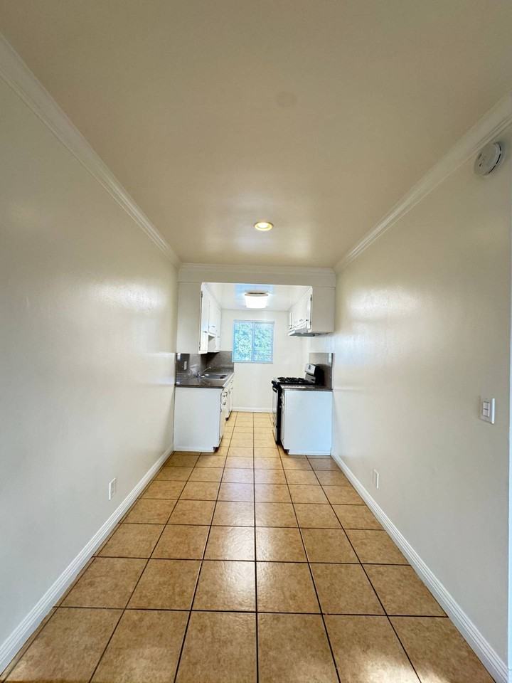 1332 E Broadway #5 - Photo 5 of 18