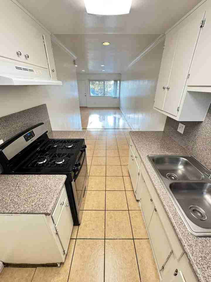 1332 E Broadway #5 - Photo 6 of 18