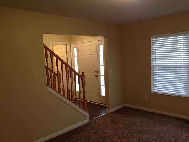 1240 Cynthiana Ct - Photo 2 of 12
