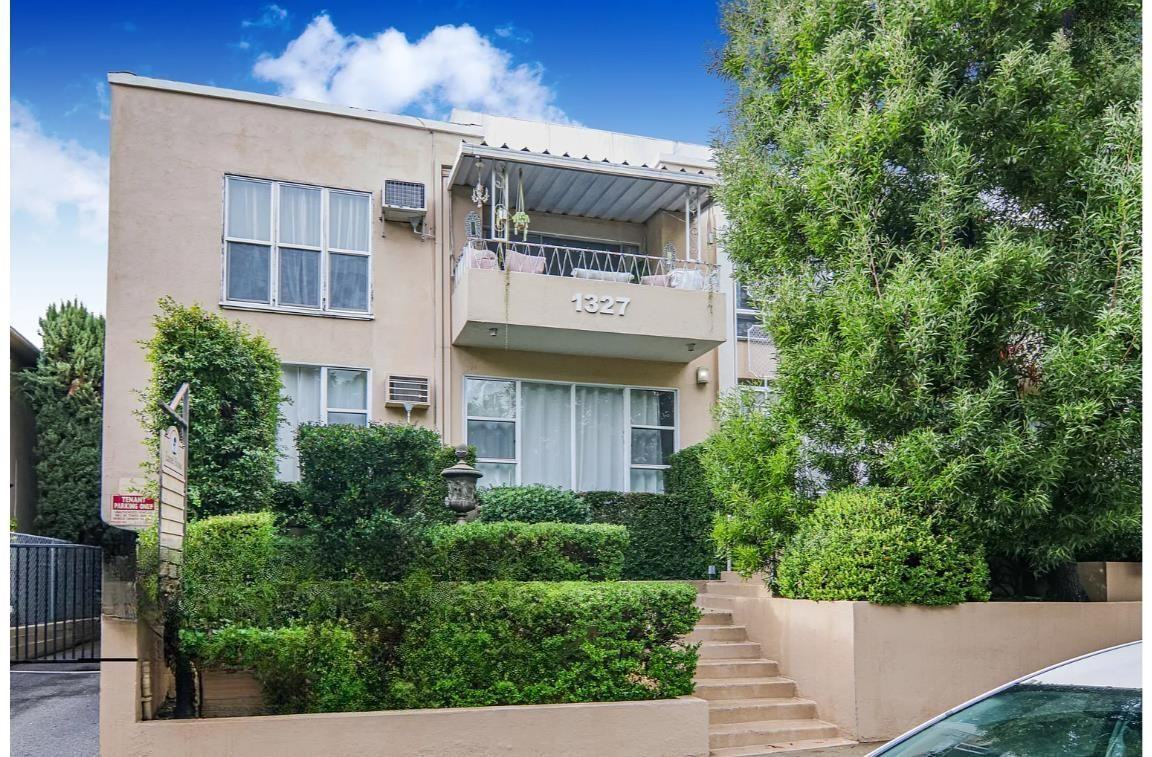 Laurel House - Photo 2 of 34