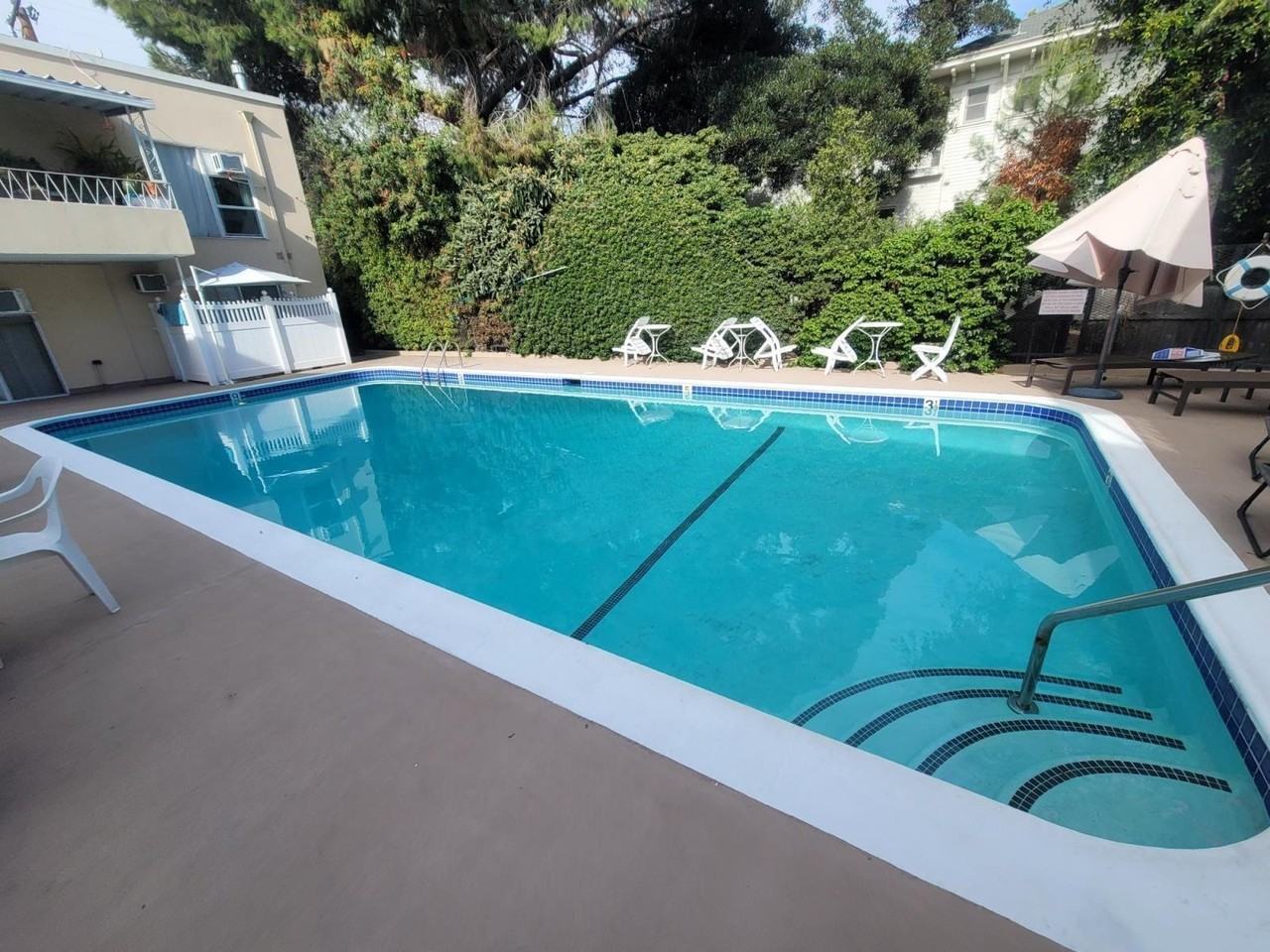 Laurel House - Photo 3 of 34