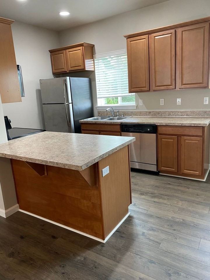 4026 S Pine St #4 - Photo 3 of 16