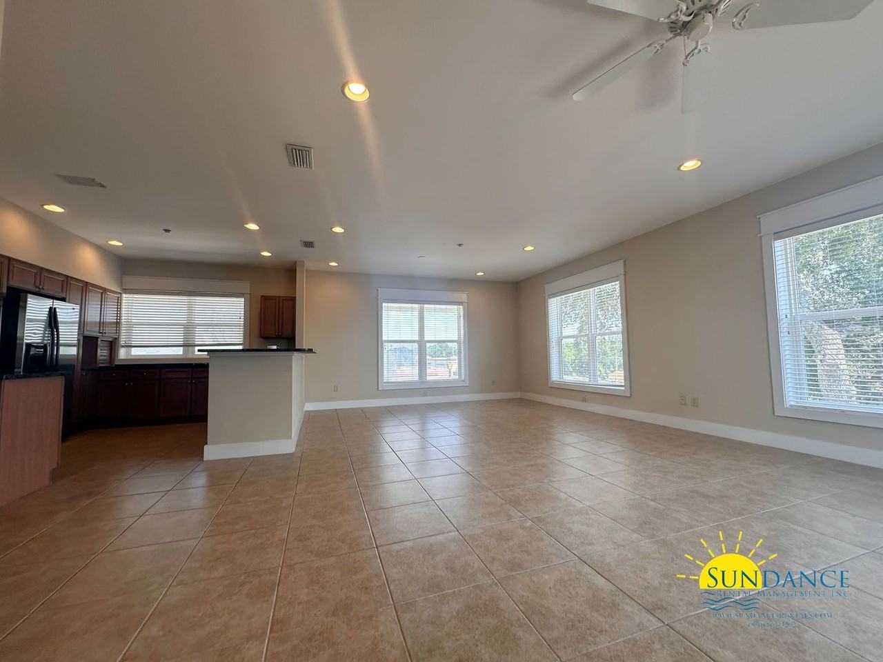 185 Brooks St Se #C - Photo 3 of 20