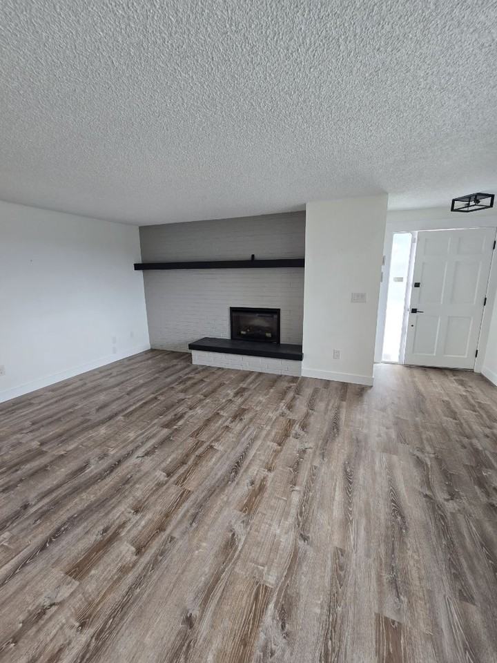 4423 Grandview Drive West - Photo 3 of 23