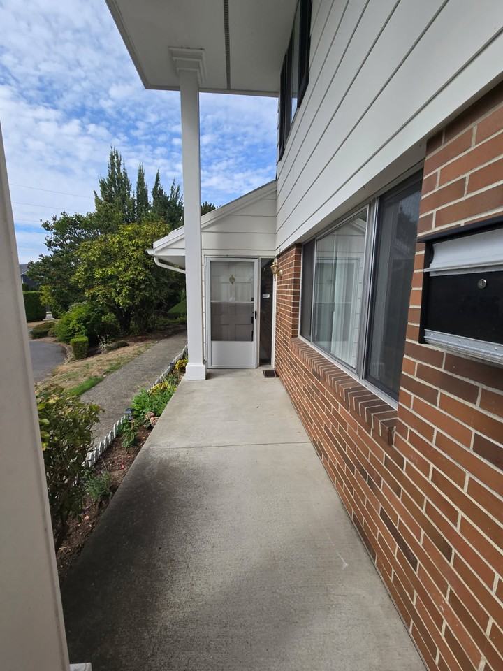 4423 Grandview Drive West - Photo 2 of 23