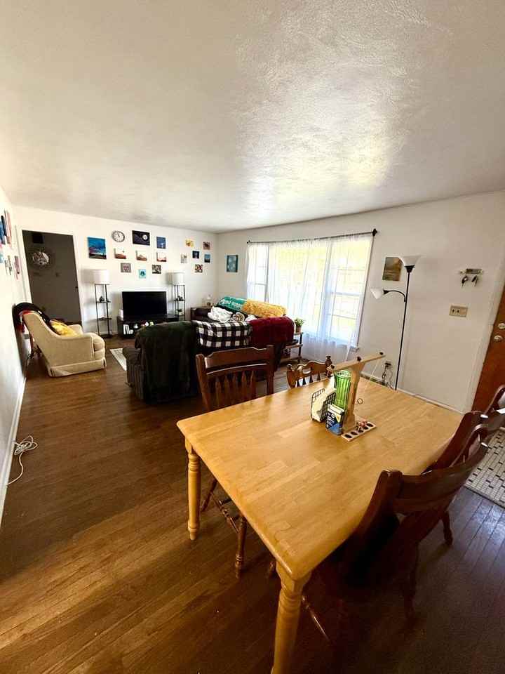 717 S Eastside Dr - Photo 3 of 14