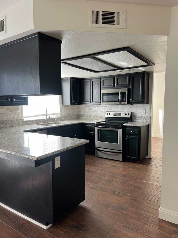 2909 Woodglen Dr - Photo 4 of 9