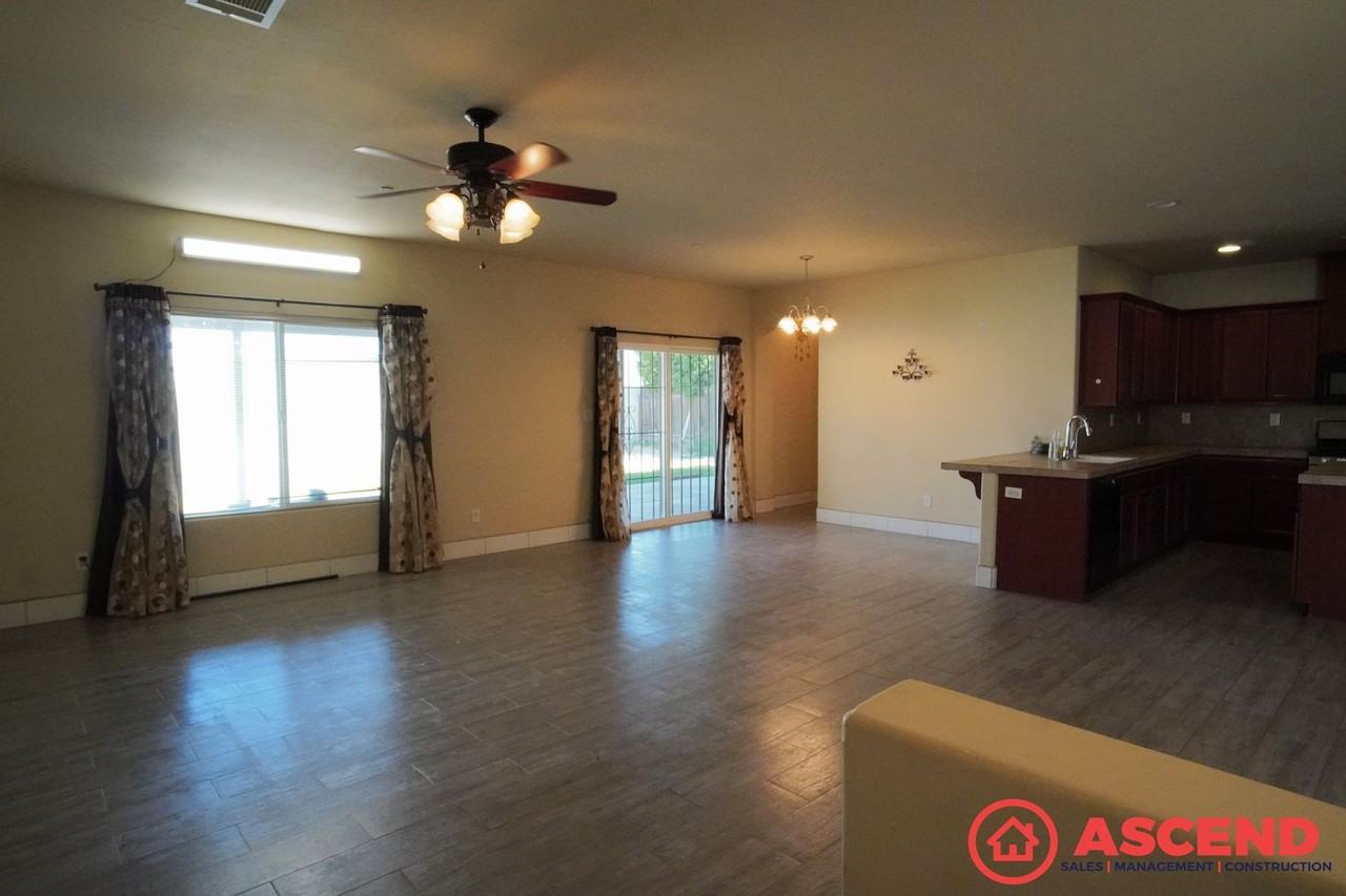 2314 Hosking Avenue - Photo 3 of 21