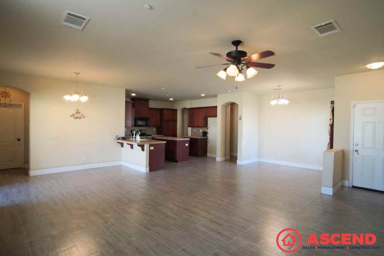 2314 Hosking Avenue - Photo 4 of 21