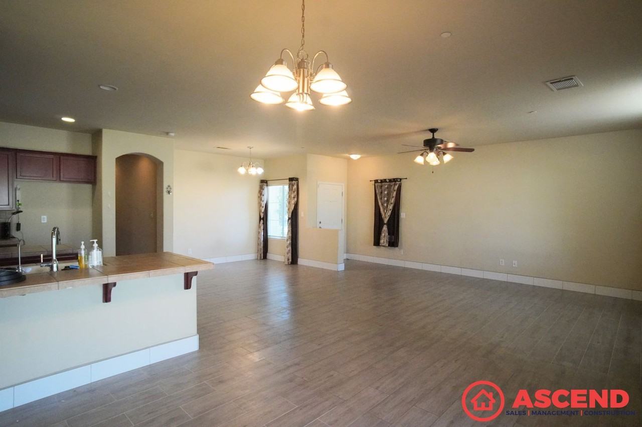 2314 Hosking Avenue - Photo 5 of 21