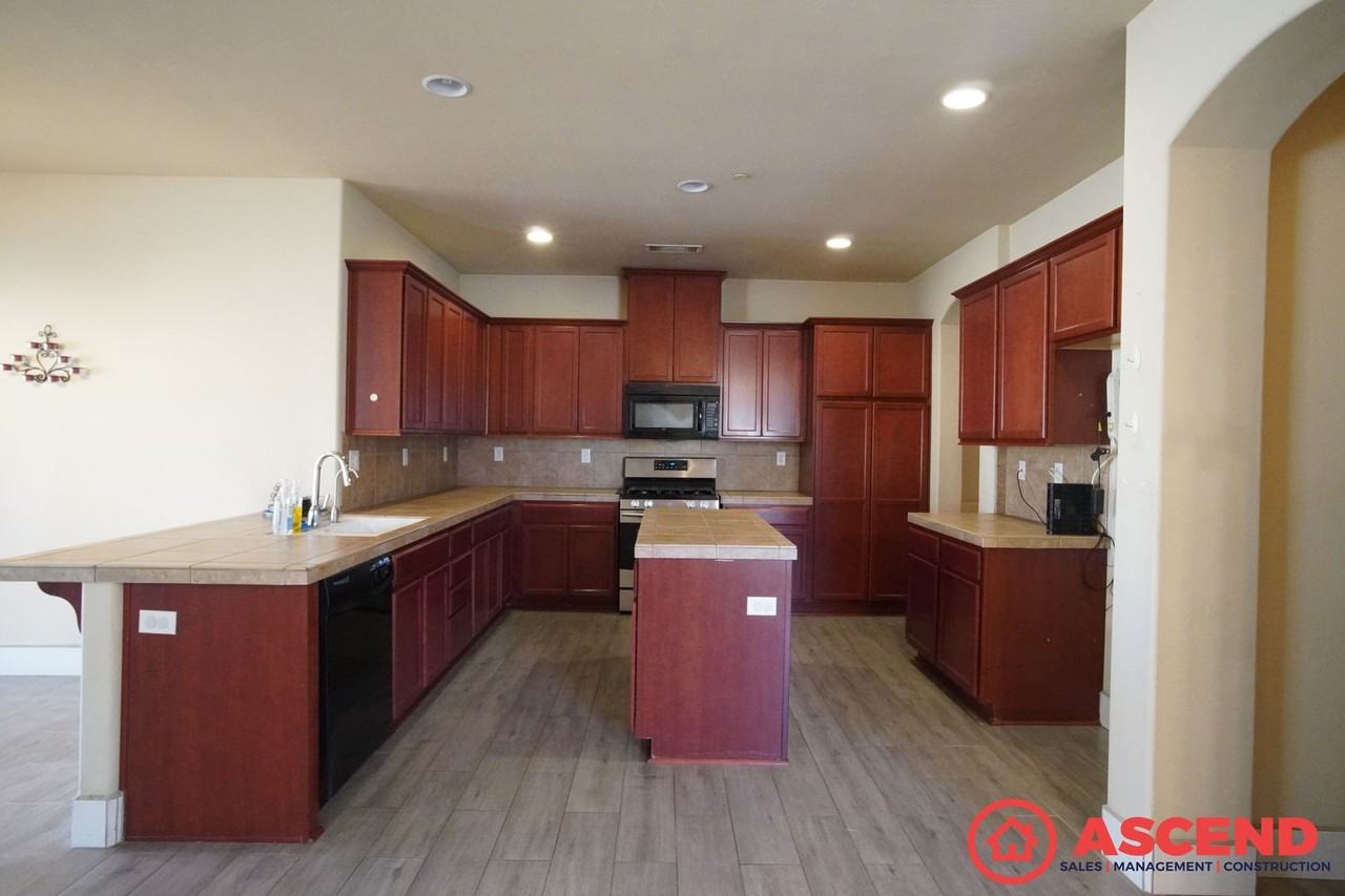 2314 Hosking Avenue - Photo 6 of 21