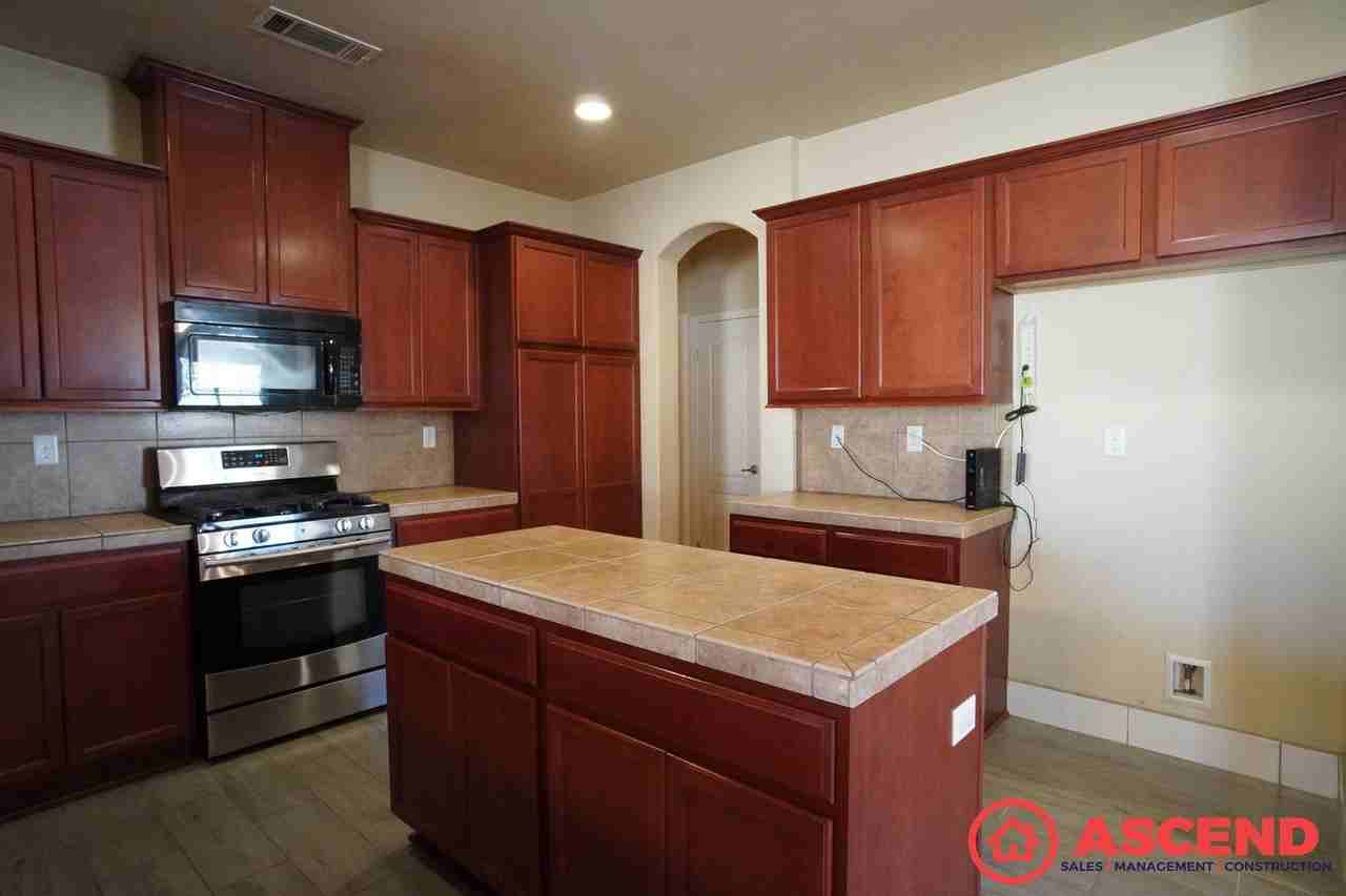 2314 Hosking Avenue - Photo 7 of 21