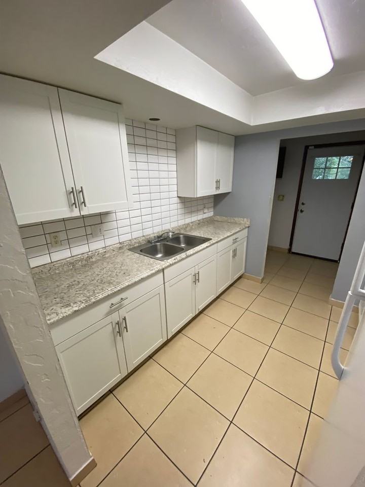 141 Landmark St - Photo 5 of 14