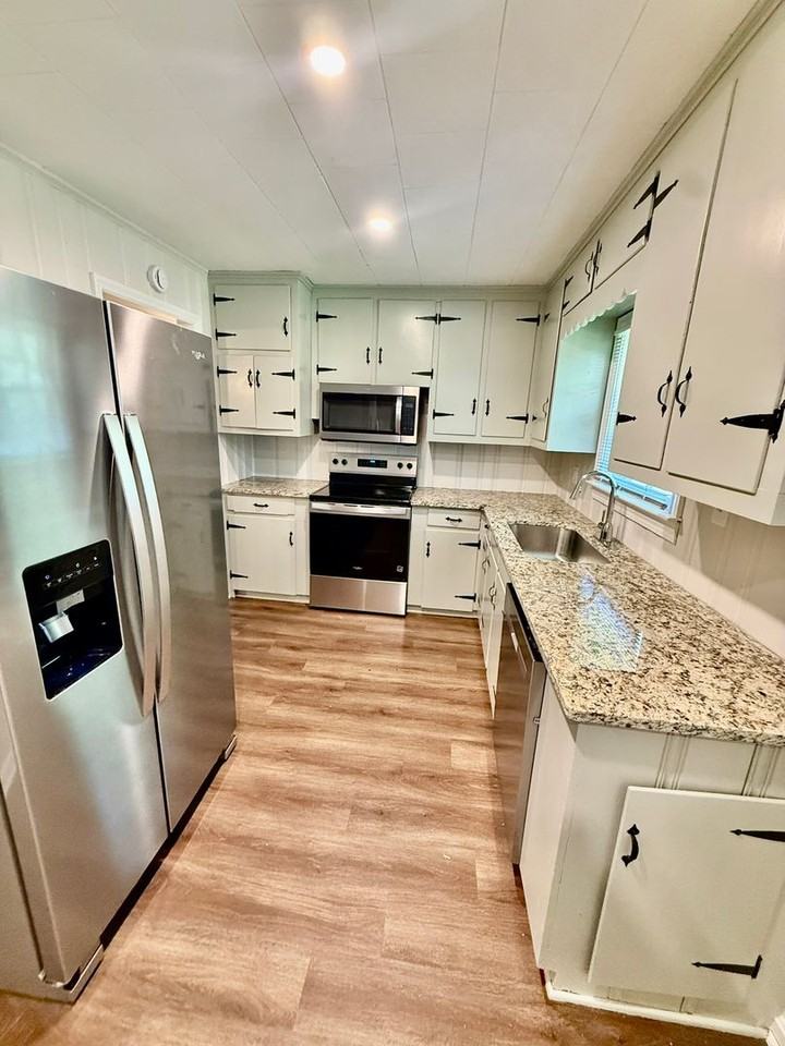 102 Whitehead Ter E - Photo 5 of 19