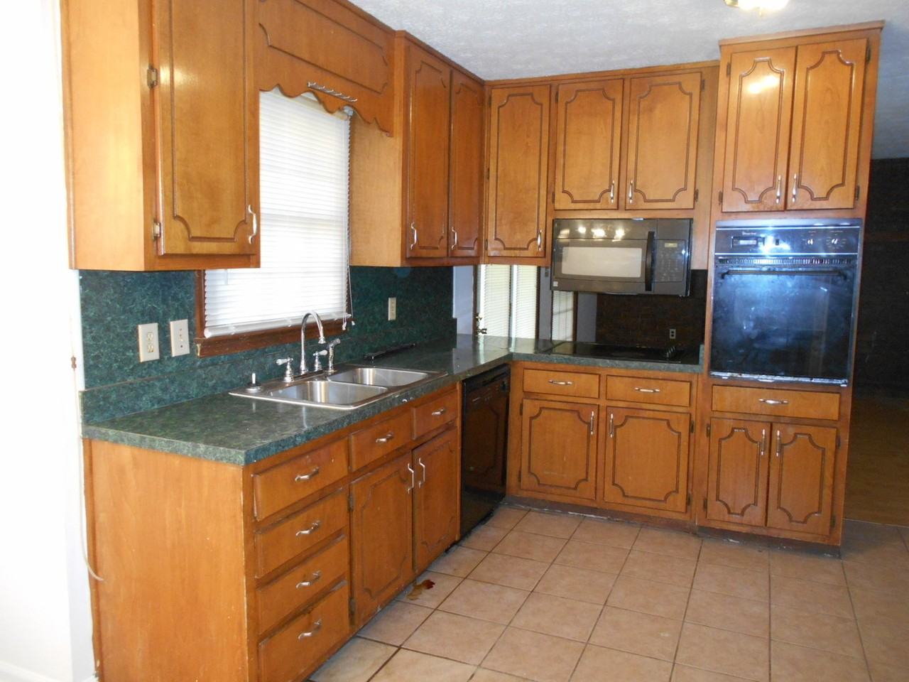 551 Racetrack Rd - Photo 3 of 11