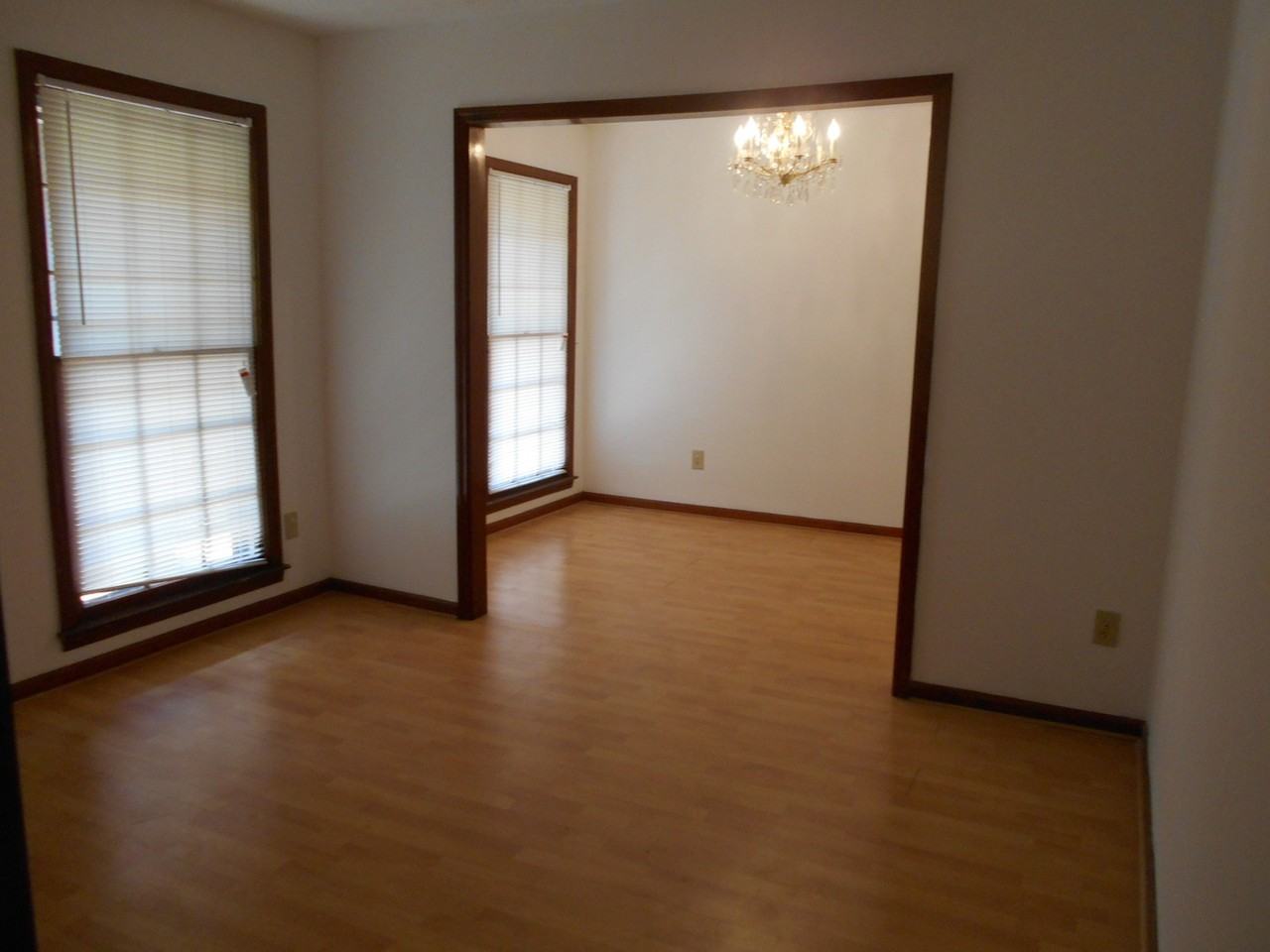 551 Racetrack Rd - Photo 7 of 11