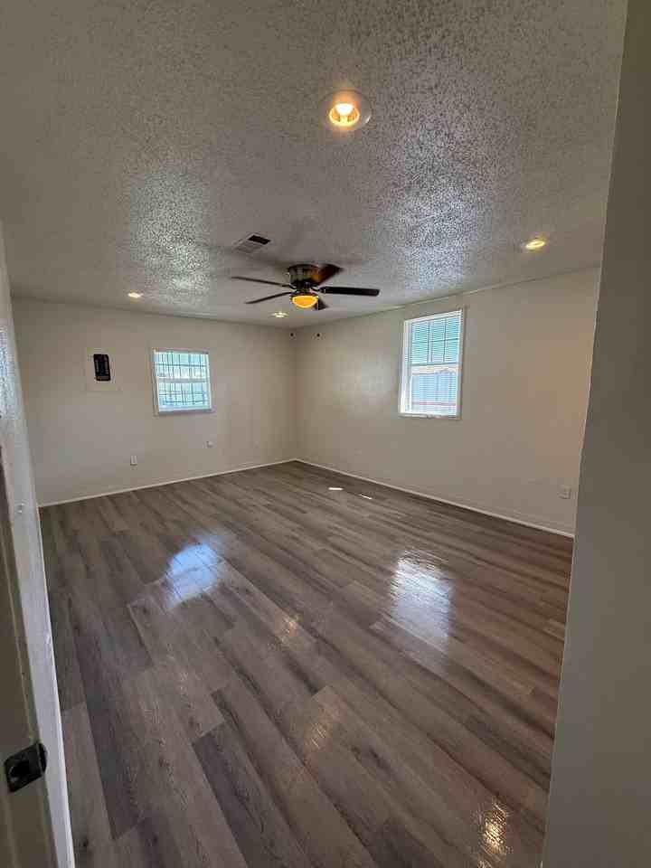 JW 3202 Baylor Street - Photo 7 of 11