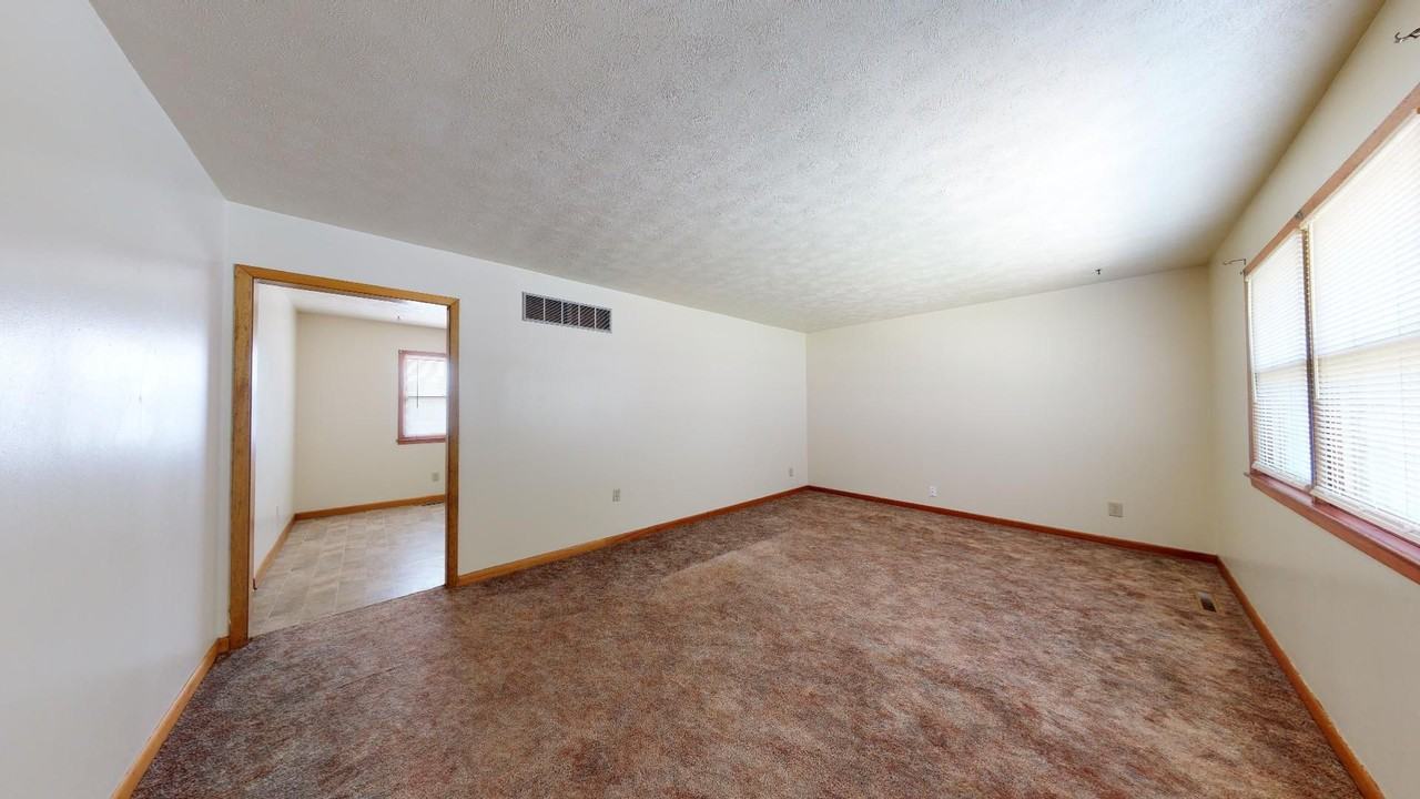 2209 25th St - Photo 2 of 12