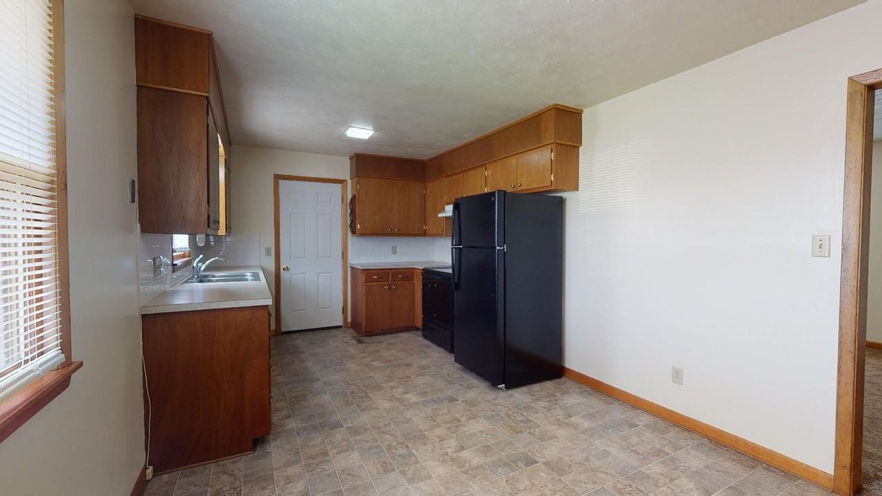 2209 25th St - Photo 4 of 12