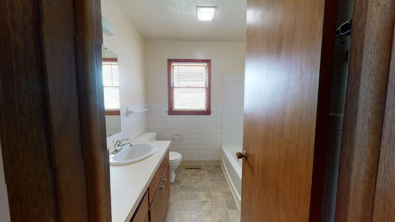 2209 25th St - Photo 7 of 12