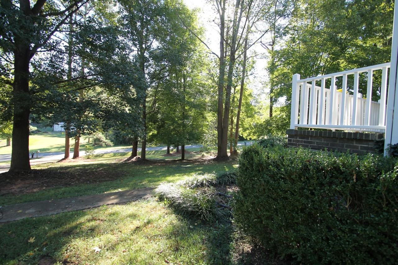 1045 Rainbow Cir - Photo 2 of 26