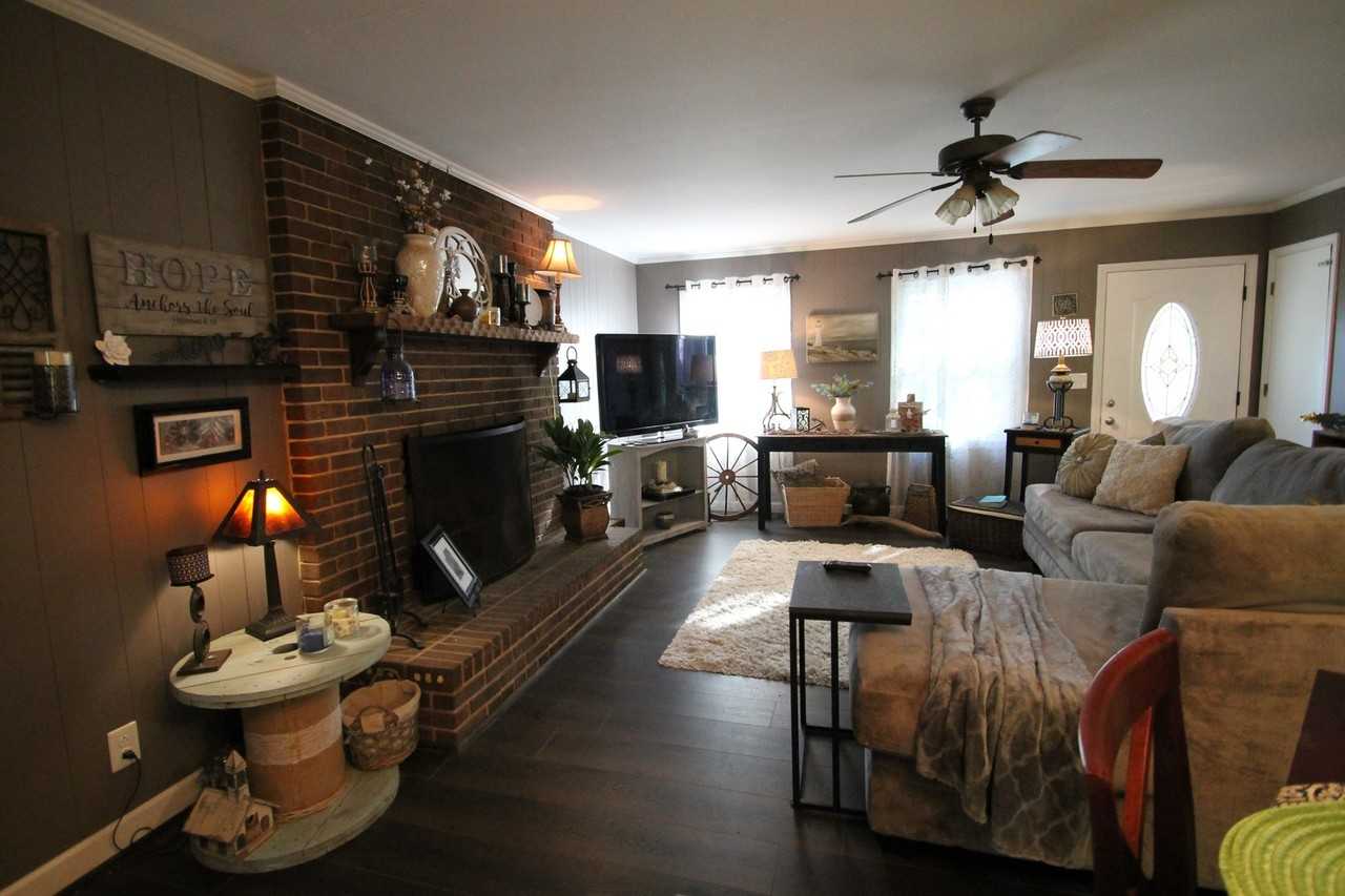 1045 Rainbow Cir - Photo 3 of 26