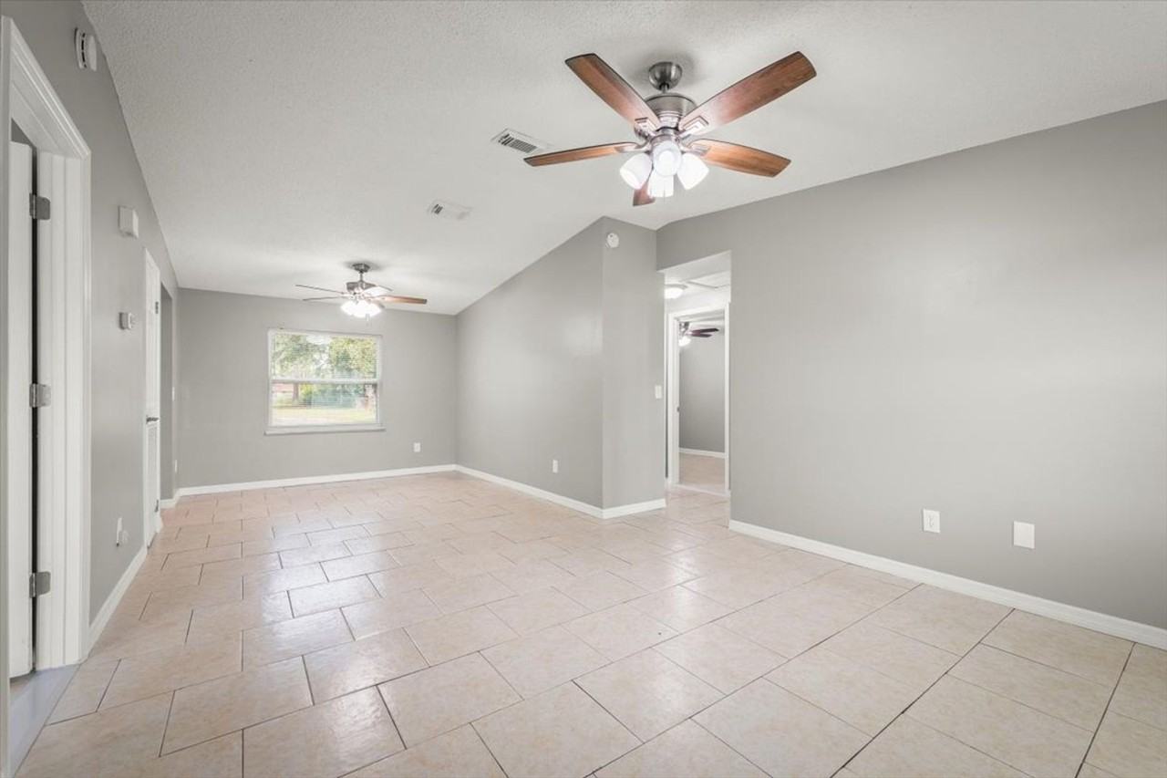 7945 Herlong Rd - Photo 3 of 23