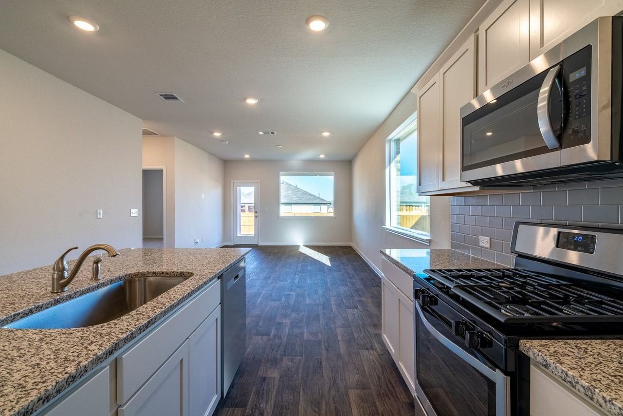 233 Brooklyn Dr - Photo 3 of 21