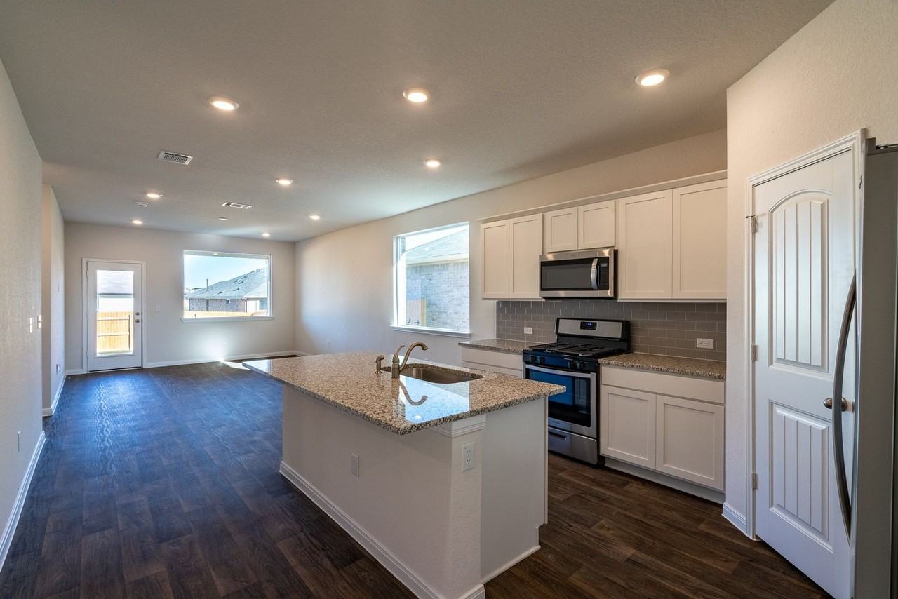 233 Brooklyn Dr - Photo 6 of 21