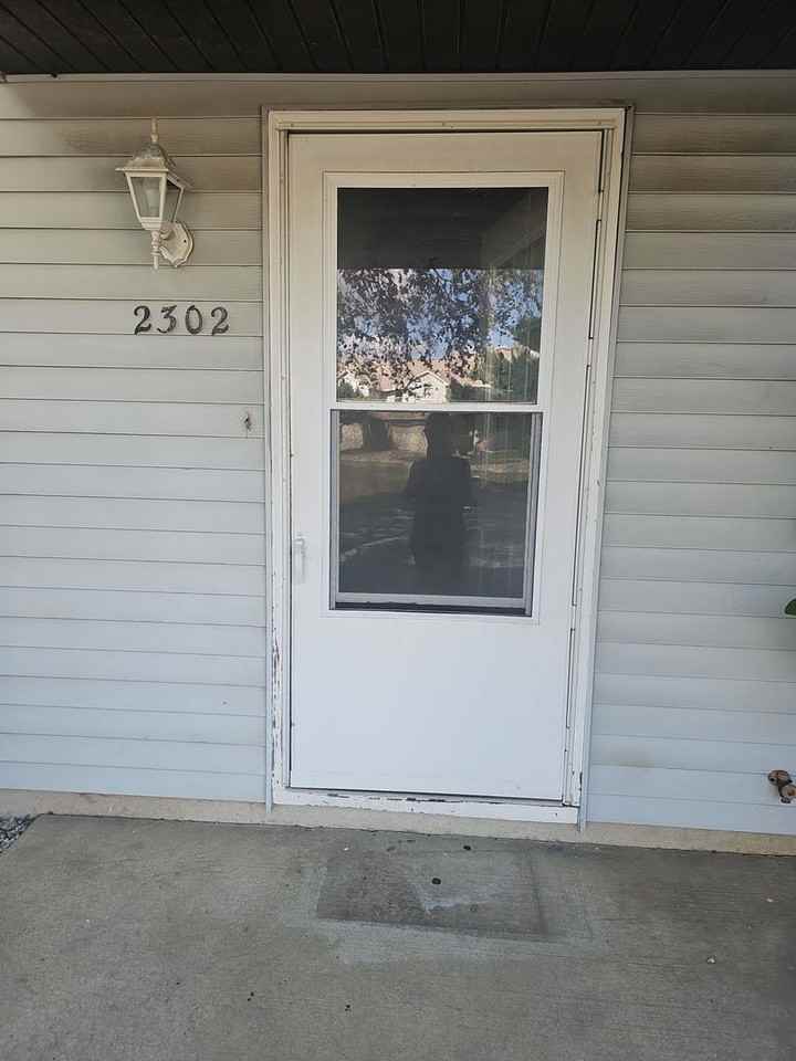 2302 Carnation Dr - Photo 3 of 18