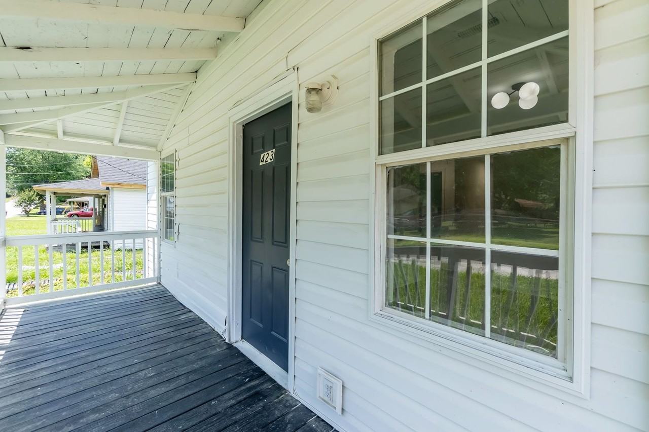 419 East Rock Spring Street - Photo 5 of 17