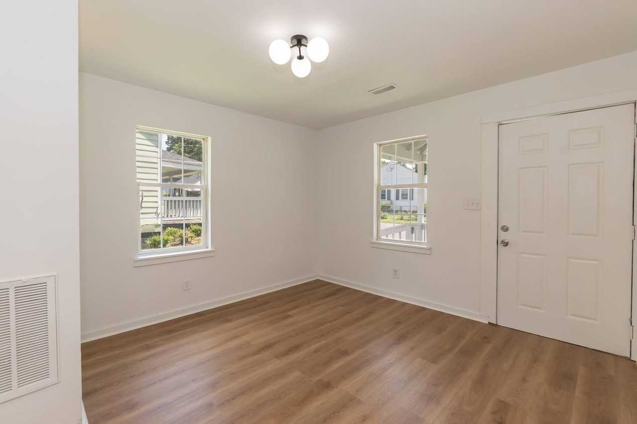 419 East Rock Spring Street - Photo 6 of 17