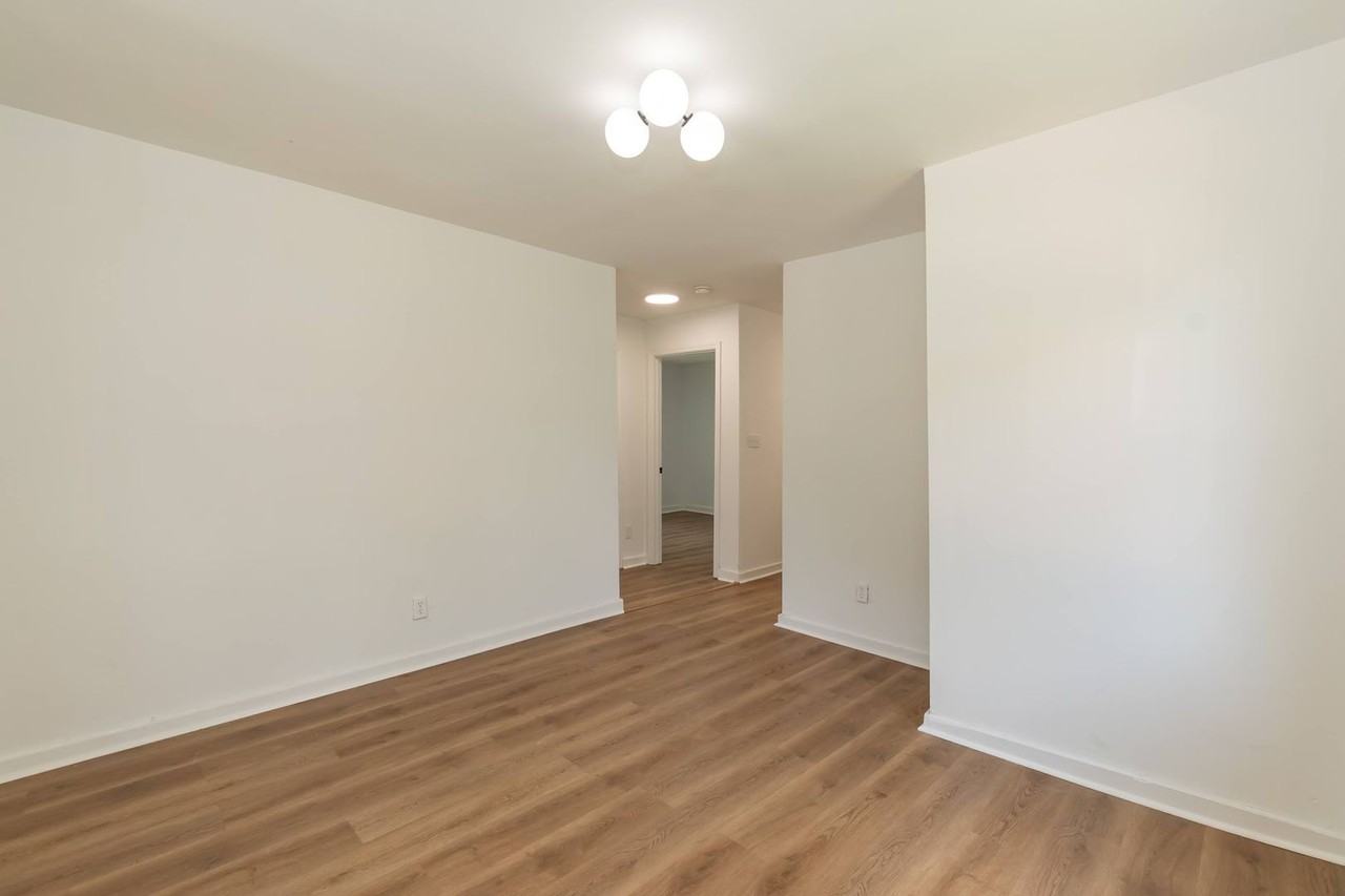 419 East Rock Spring Street - Photo 7 of 17