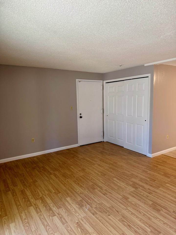 4 Post Oak Ln #14 - Photo 2 of 10