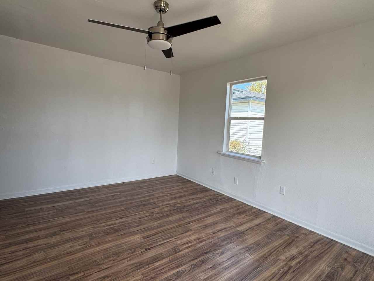 1749 Sw 12th St - Photo 2 of 8