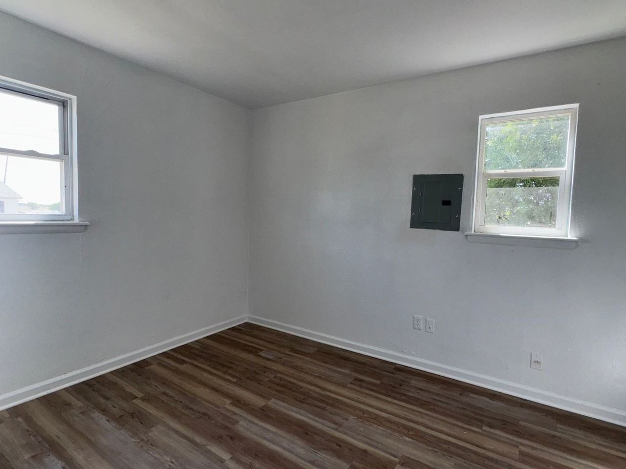1749 Sw 12th St - Photo 5 of 8