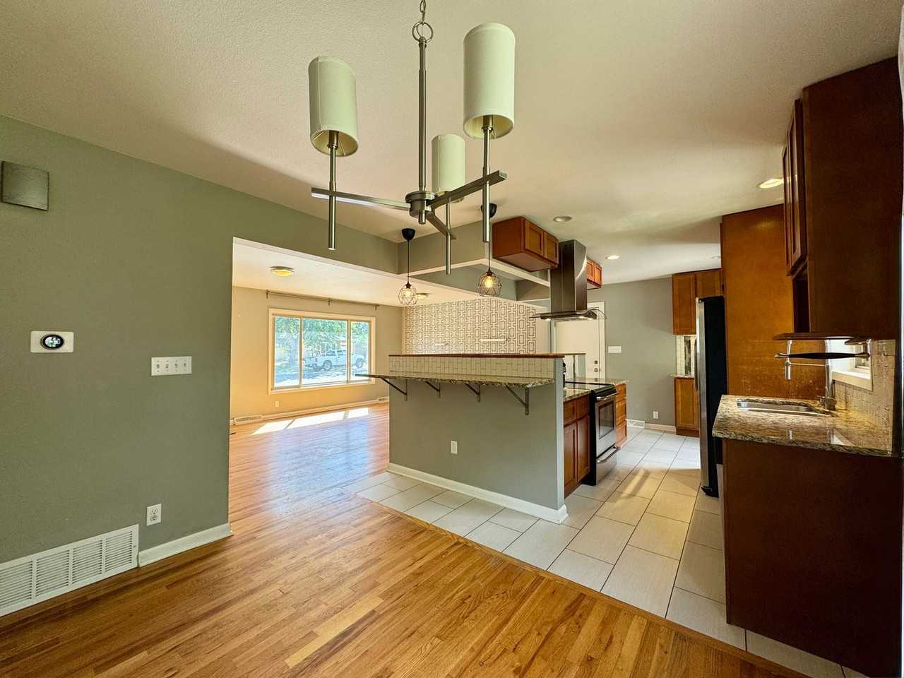 3343 W Wagon Trail Dr - Photo 5 of 28