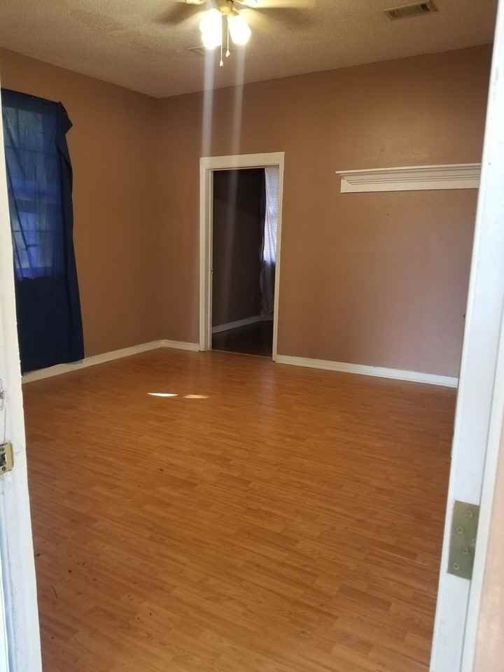 398 N Spring St - Photo 2 of 16