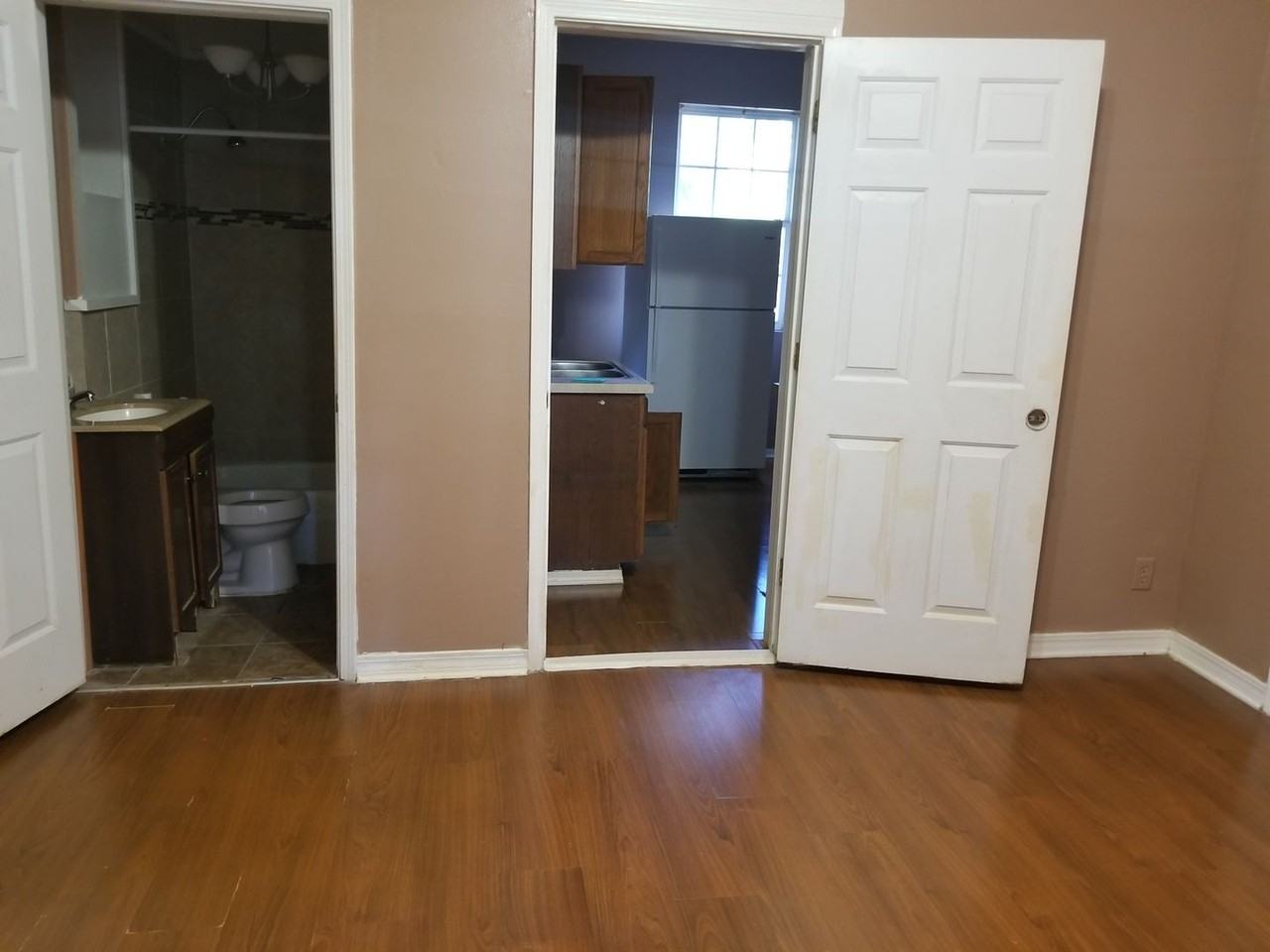 398 N Spring St - Photo 4 of 16