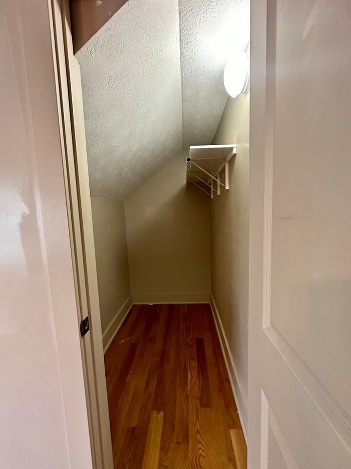 218 University Ave - Photo 5 of 33