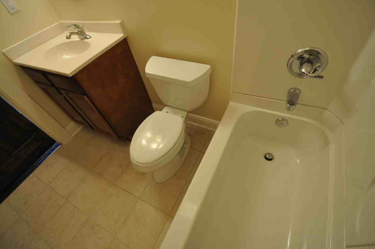 406 Uhlan Ct - Photo 4 of 12