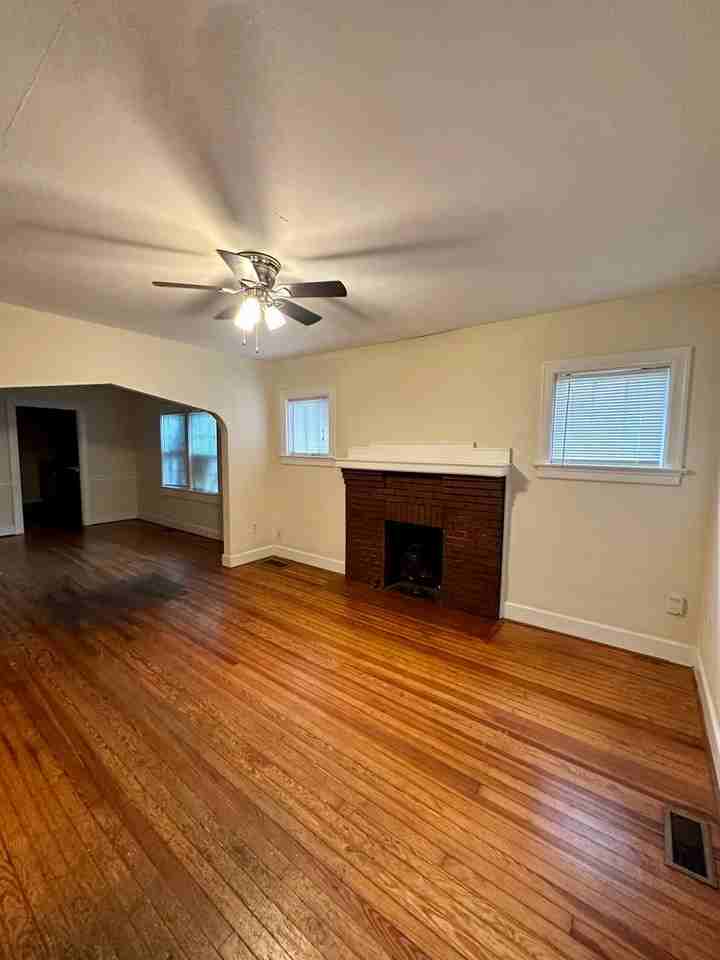 1513 Elizabeth St - Photo 3 of 18