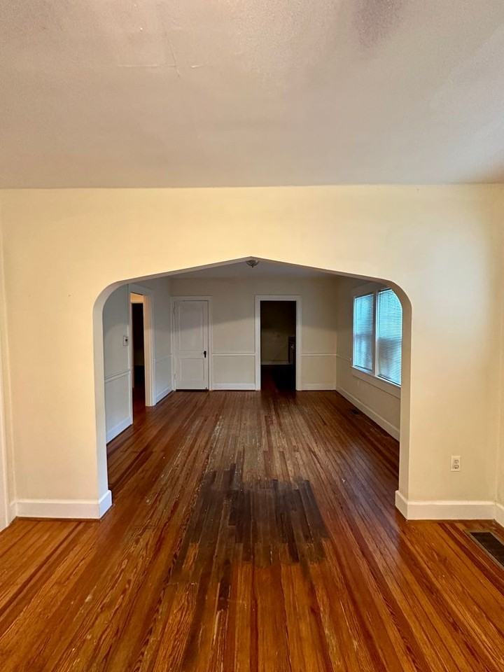 1513 Elizabeth St - Photo 4 of 18