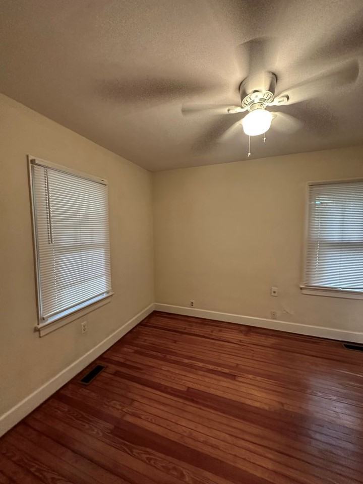1513 Elizabeth St - Photo 5 of 18