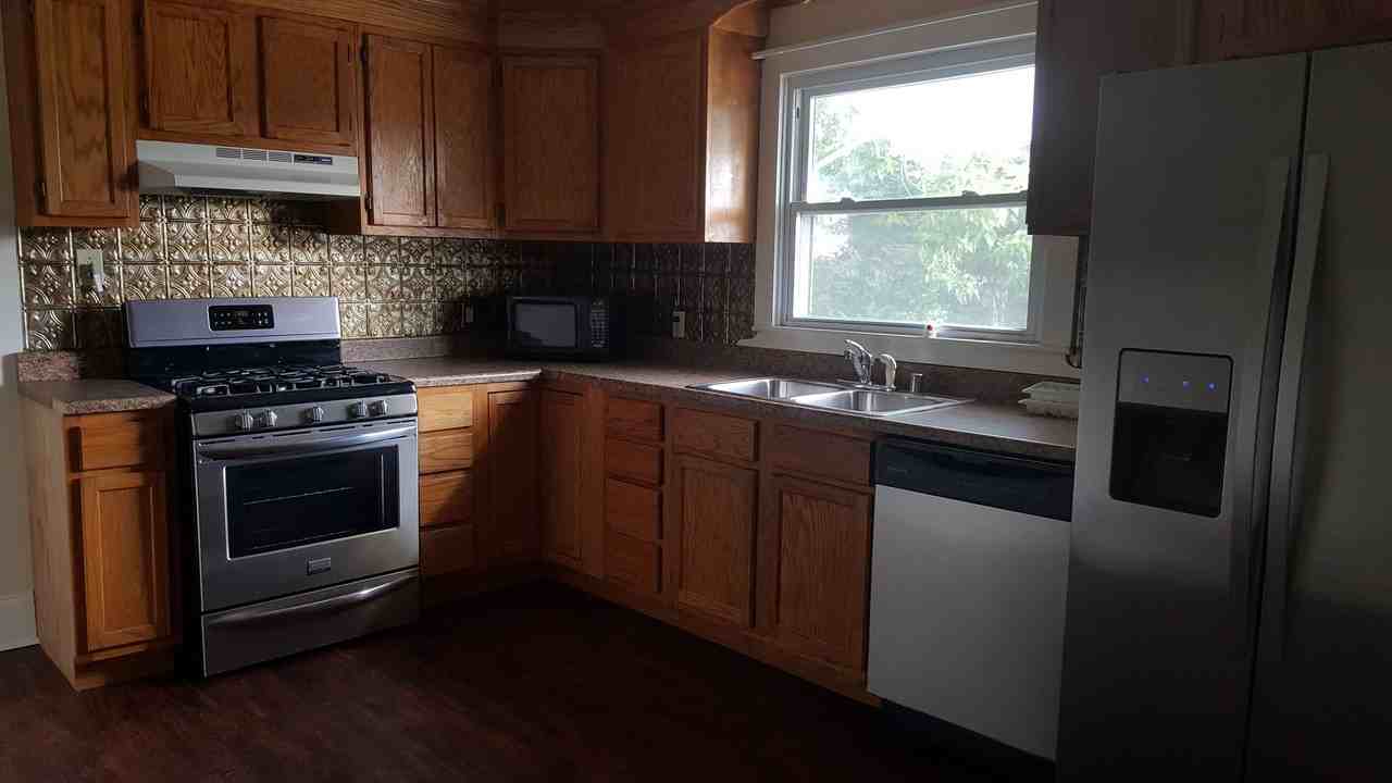 182 Colfax St - Photo 2 of 9