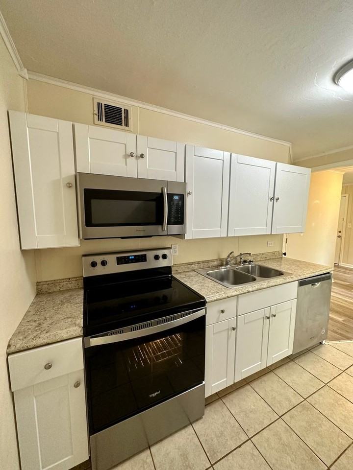 320 Mockingbird Ln - Photo 3 of 13