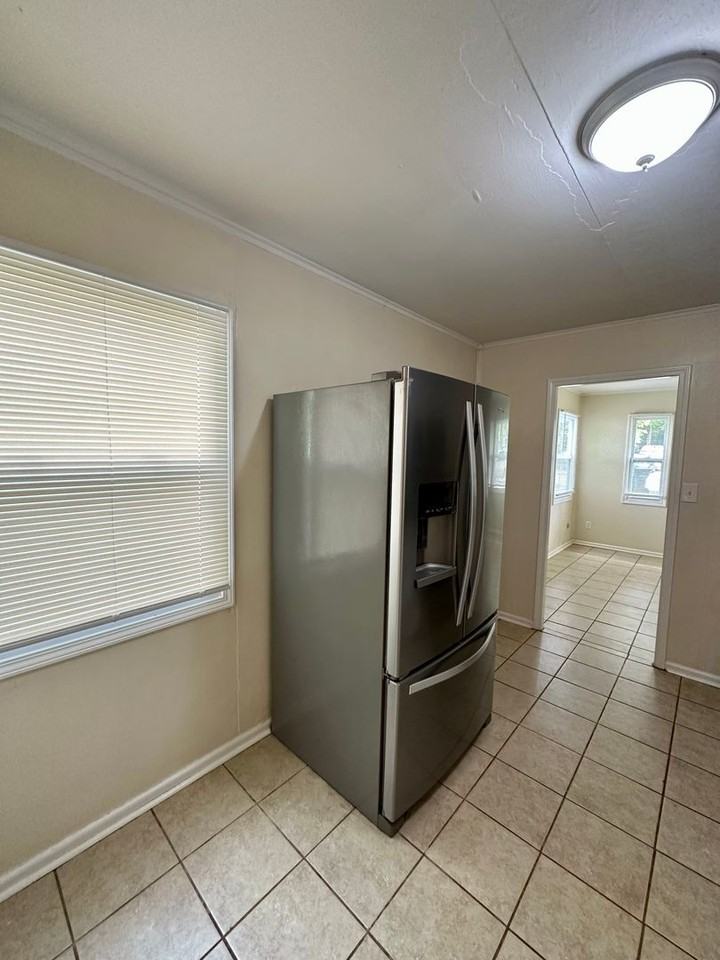 320 Mockingbird Ln - Photo 4 of 13