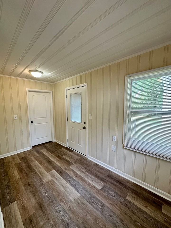 320 Mockingbird Ln - Photo 5 of 13