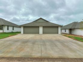 11408 N Lincoln Blvd - Photo 1 of 1